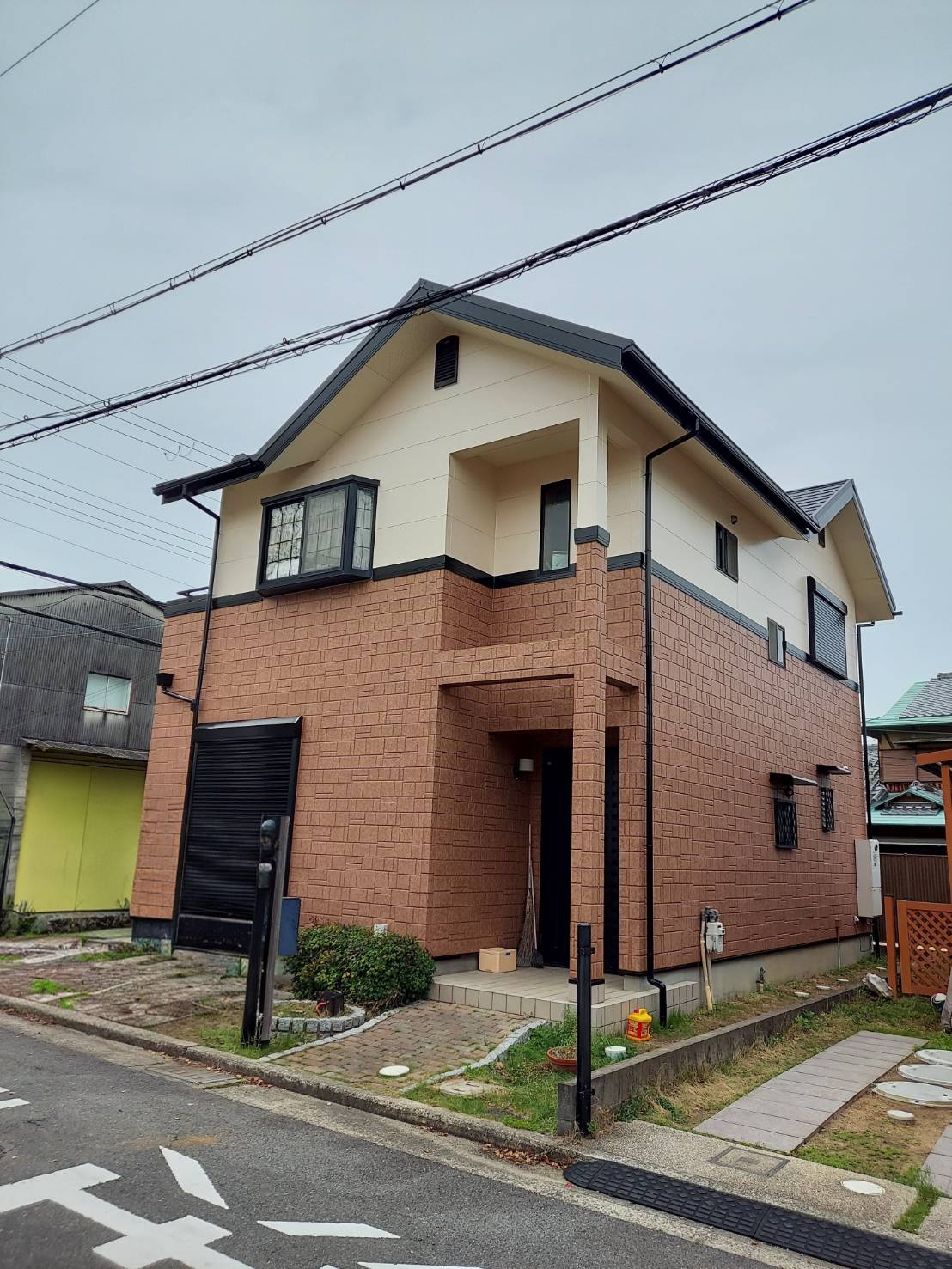 泉南市/U様邸　WBアート　壁1FWB2285/2FA401　屋根カバー工法ブラック